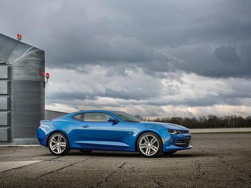 2022款科迈罗和mustang哪个好,野马mustang和科迈罗哪个更适合