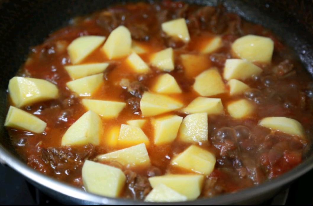 天冷了吃点啥番茄土豆炖牛肉,土豆炖牛肉西红柿的做法儿童