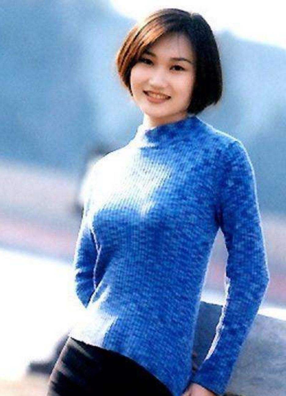 新闻联播播音员李梓萌个人简介,央视新闻主播李梓萌