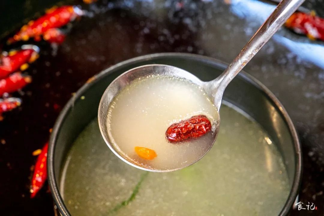 自助毛肚火锅不限量套路,天天排队的火锅