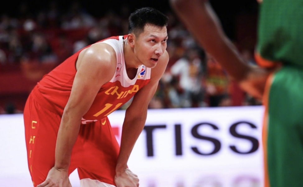 辽宁男篮夺冠郭艾伦对周琦说什么,郭艾伦于嘉