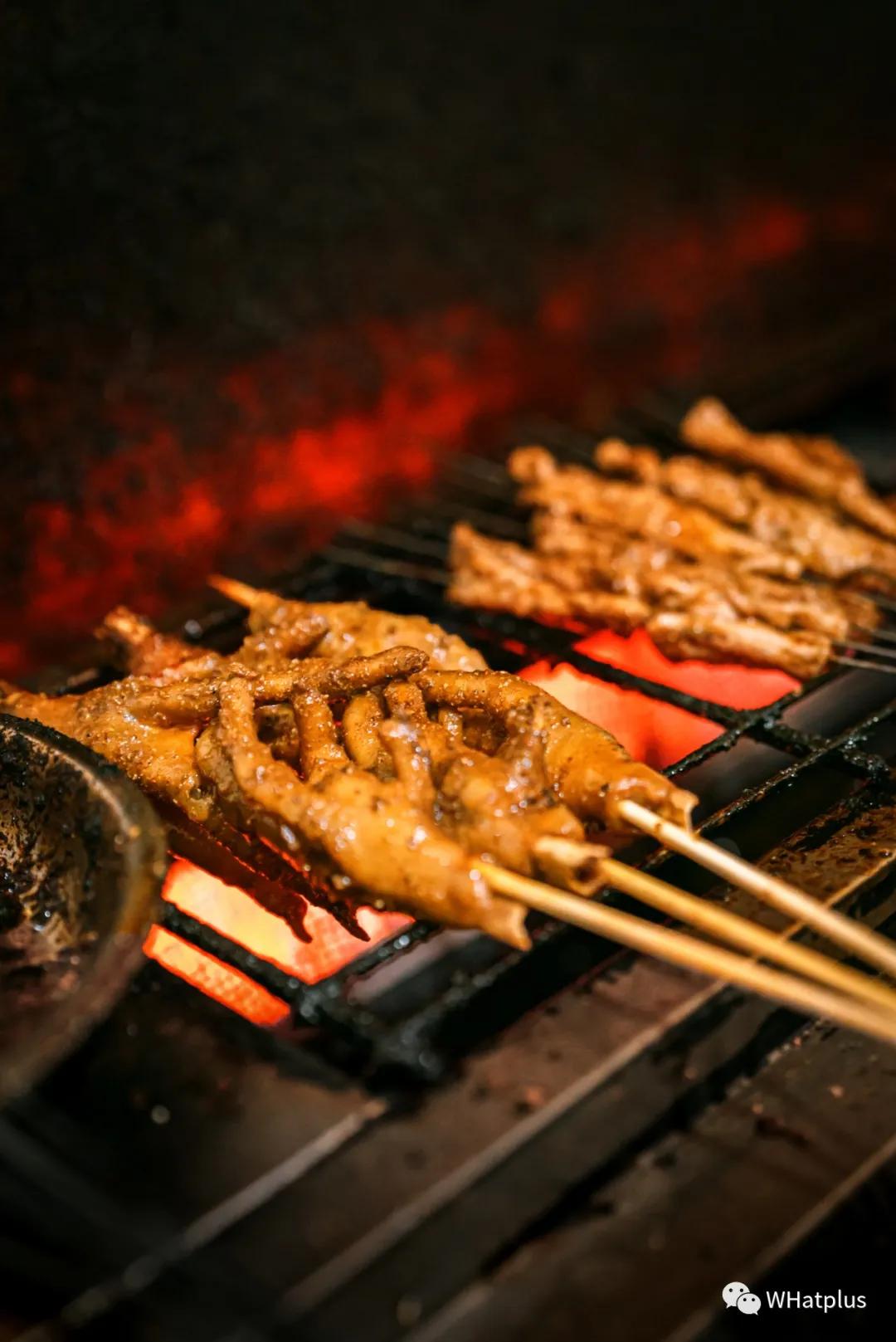 只有3张桌子的小破店，竟然把烧烤做得像米其林3星