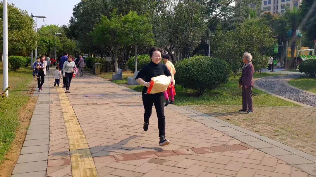 番禺｜昨天，桥南“半边天”比久违的阳光更有活力！