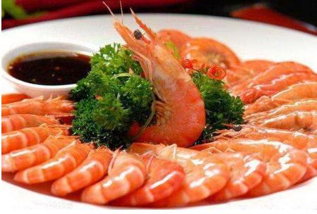 吃几十年才晓得，虾不能直接加水煮，掌握一招，肉质鲜嫩更营养