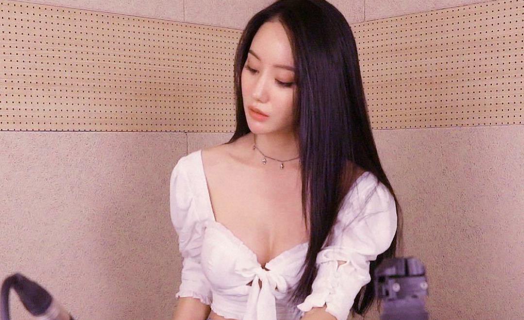 雅妍鼓手jaroflove现场完整版,韩国最美鼓手雅妍最火的打鼓视频