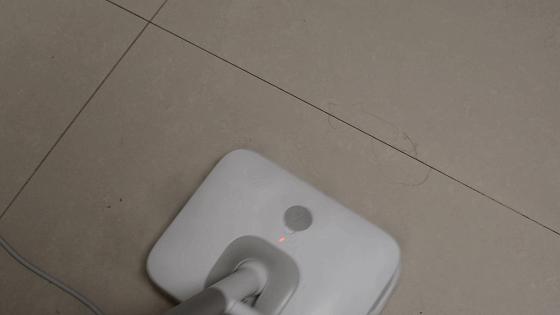 小米有品众筹上线洒哇地咔蒸汽拖把，即拖即干，性价比超高