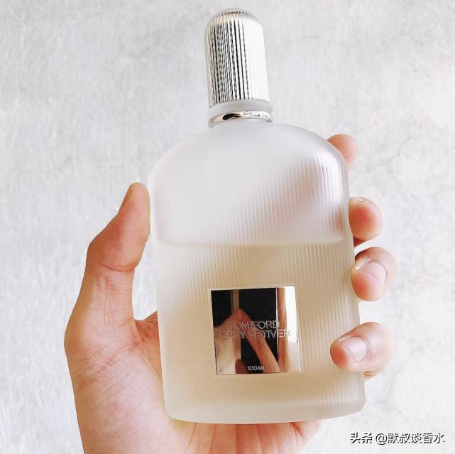 适合夏天喷的香而不腻的香水,最适合夏日使用的10款香水先收藏