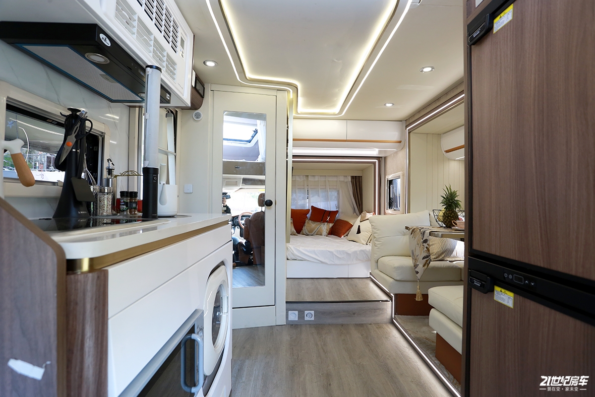 上汽大通maxusv90别墅版房车,大通原厂v90c型房车2021旗舰款