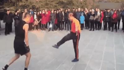 哪吒之魔童降世和敖丙踢毽子,哪吒和敖丙踢毽子的样子怎么画