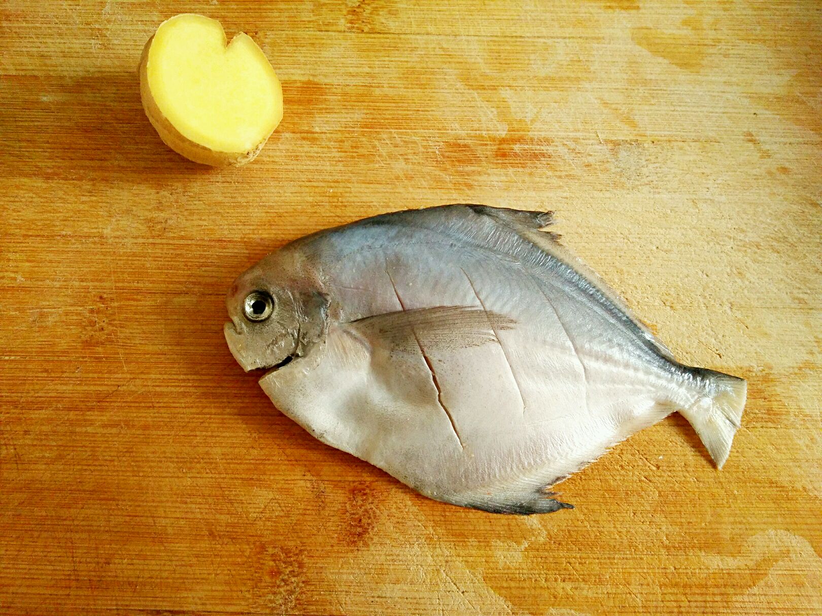 非常简单的香煎小鲳鱼又香又酥皮,小鲳鱼煎鱼无腥