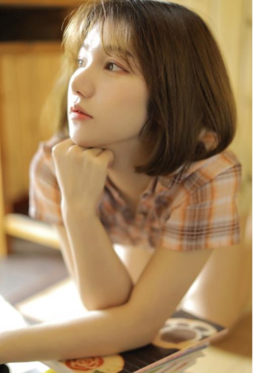 过往就是来去匆匆，把人情写在纸上，一生空白、唯留情字长