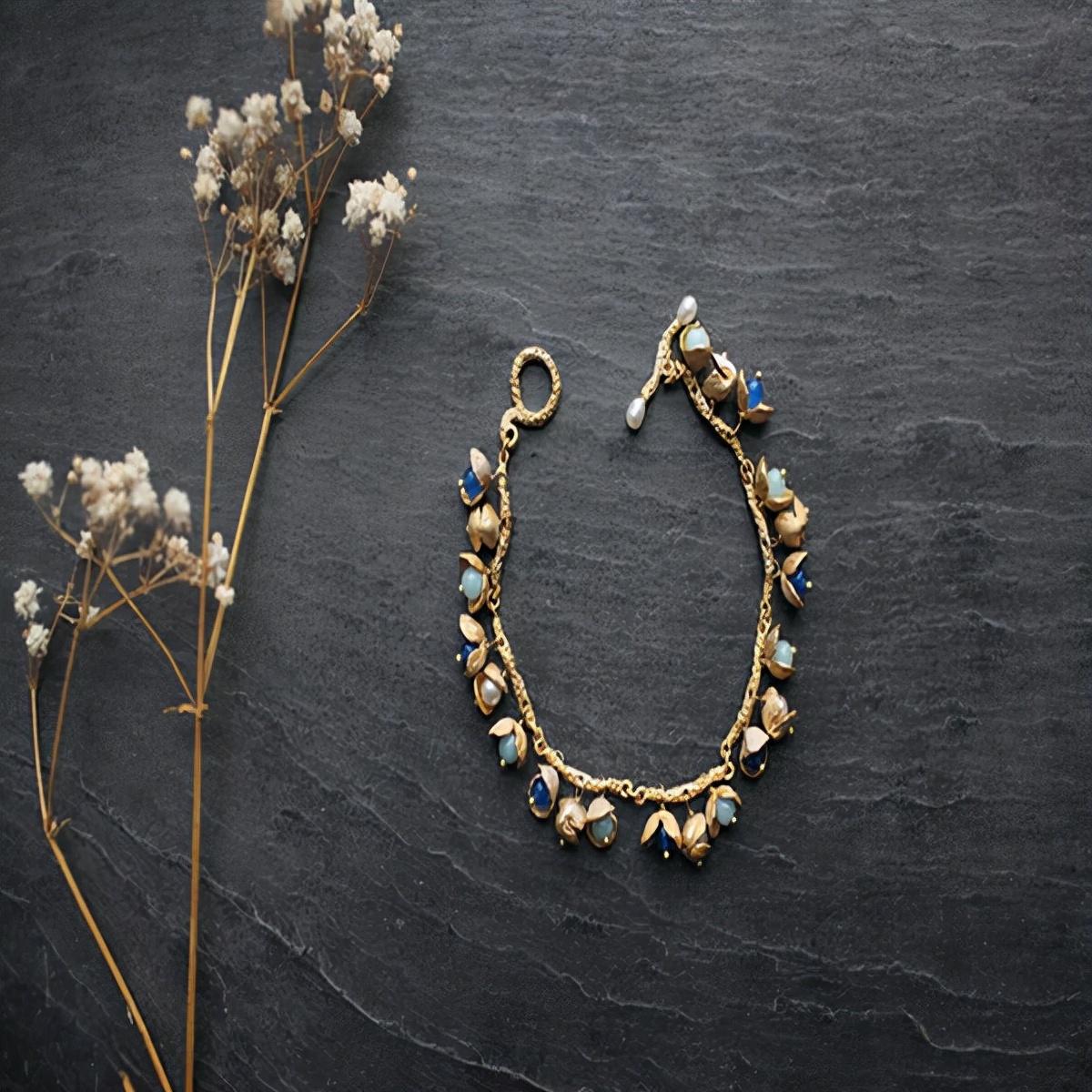 给女朋友送什么礼物比较终身难忘,送女朋友礼物什么方式简单又实用