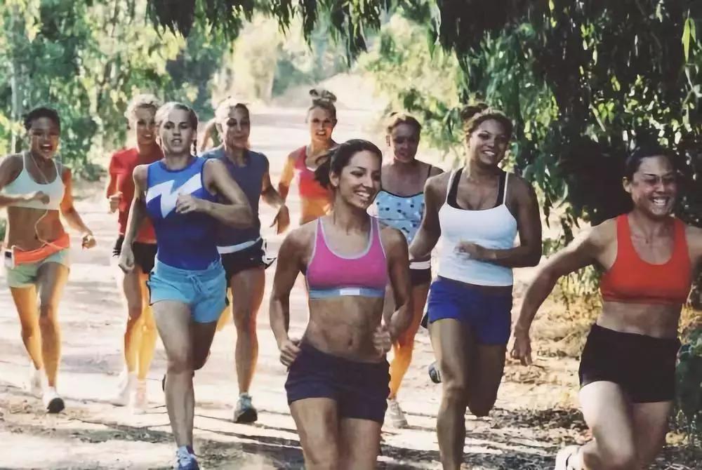 他退出了100多个跑步群：低质量社交，不如高质量独处