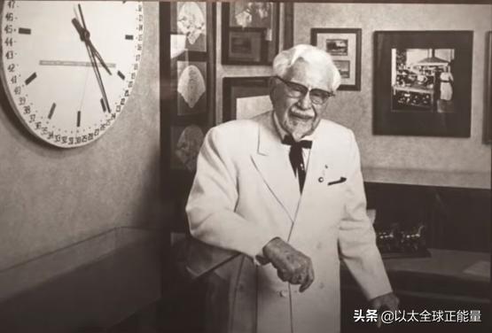 有八块腹肌的肯德基爷爷,肯德基老爷爷亲自做炸鸡