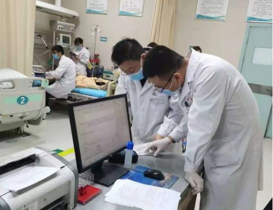 宝鸡高新医院：11位国庆节宝宝扎推宝高医，坚守第一线