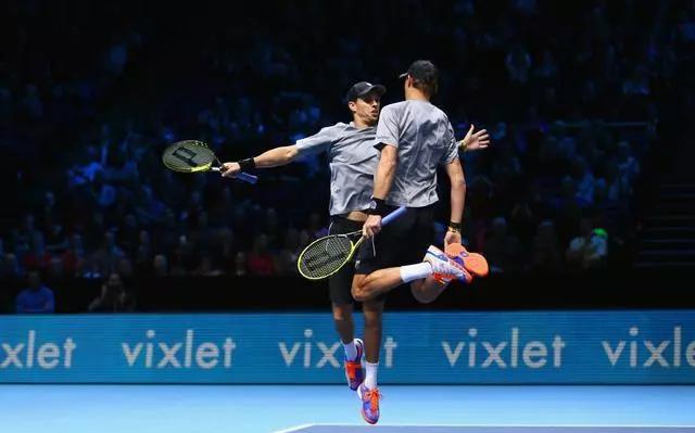 打网球比赛的变化和感受,对于我们来说打网球很有乐趣