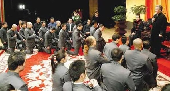 赵本山急流勇退的智慧,从万众瞩目到急流勇退