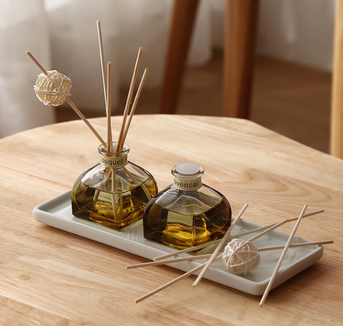 玫瑰精油和迷迭香精油搭配的功效,玫瑰精油用在脸上皮肤会变黑吗