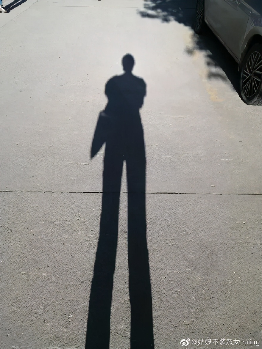 UR如何靠“泡泡袖”成为当代女孩的快乐老家？