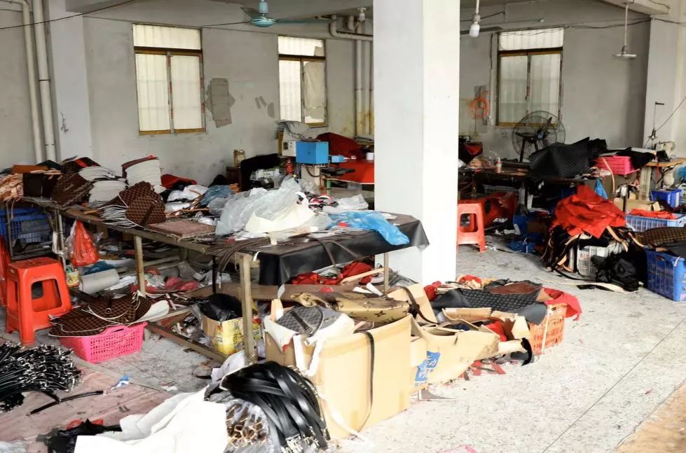 Burberry、LV、贝亲……从奢侈品到婴儿用品，这些制假售假团伙都被上海警方摧毁了