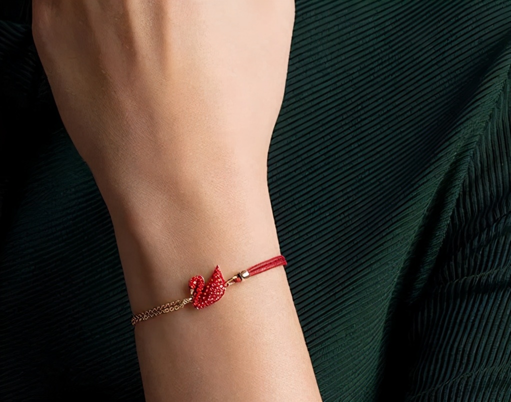 气质女生饰品,气质女神都戴这几种首饰