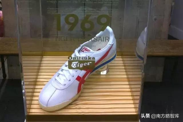 从负债累累到几十亿市值,nike盈利球鞋