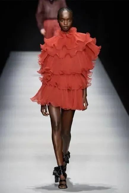 浪姐顶级穿搭,盘点一下浪姐们舞台上的绝美穿搭