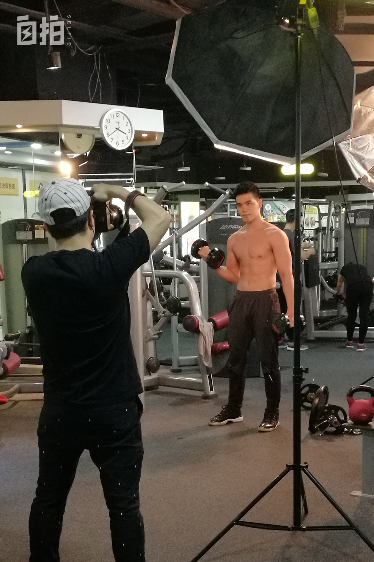 我，农村娃，在非洲卖中国手机，当小老板，月入三万多人民币