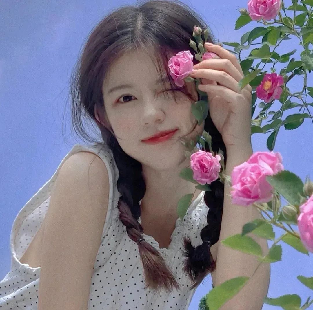 超好看的闺蜜头像一人一半真人,超好看的闺蜜头像动漫