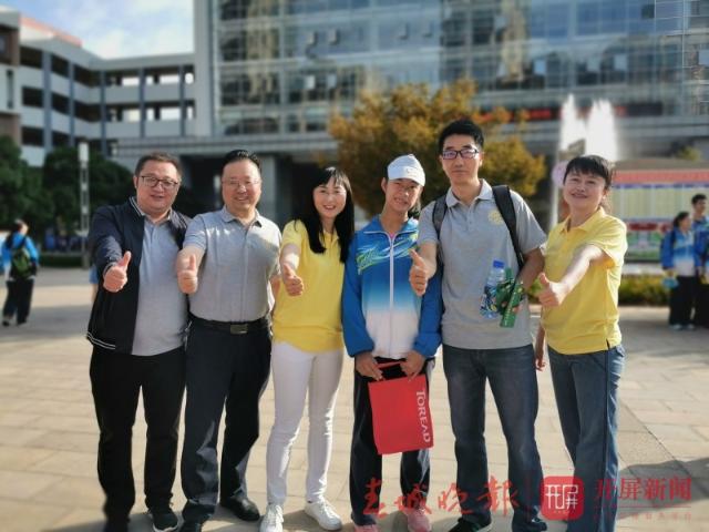 “自信才有力量向前冲！”昆十中这名662分的考生，在逆境中乐观成长