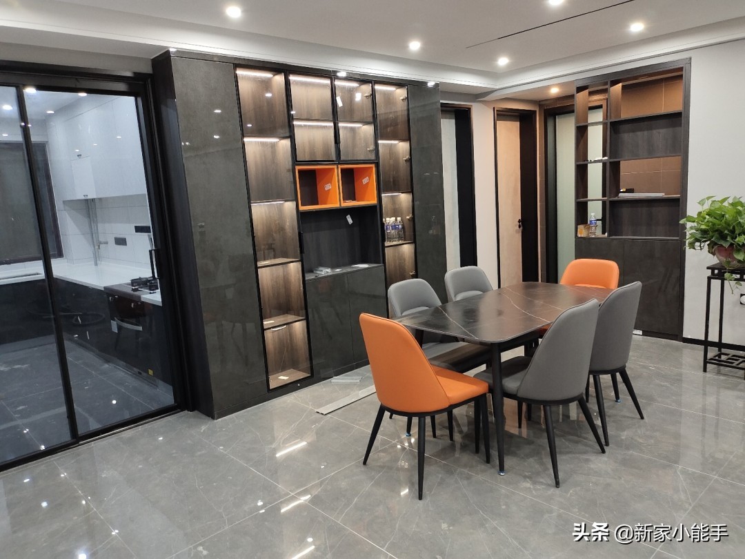 现在装修无主灯好看还是有灯好看,新式装修客厅无主灯