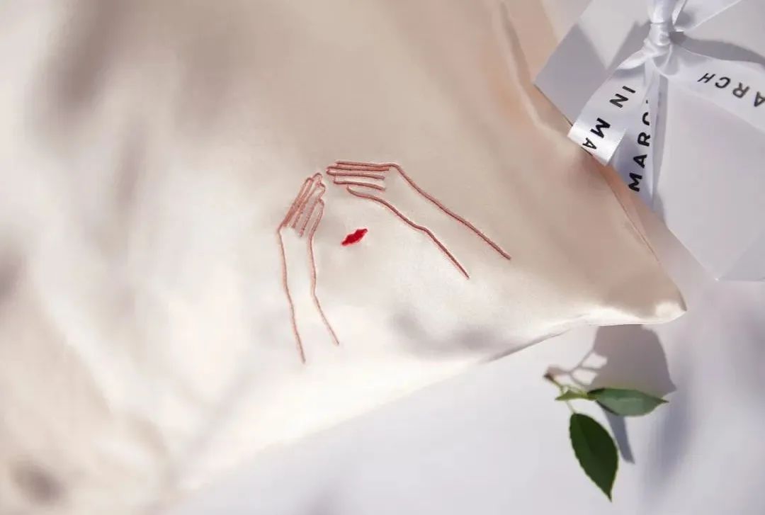 双面真丝枕套加真丝眼罩,宅家必备的高颜值睡衣