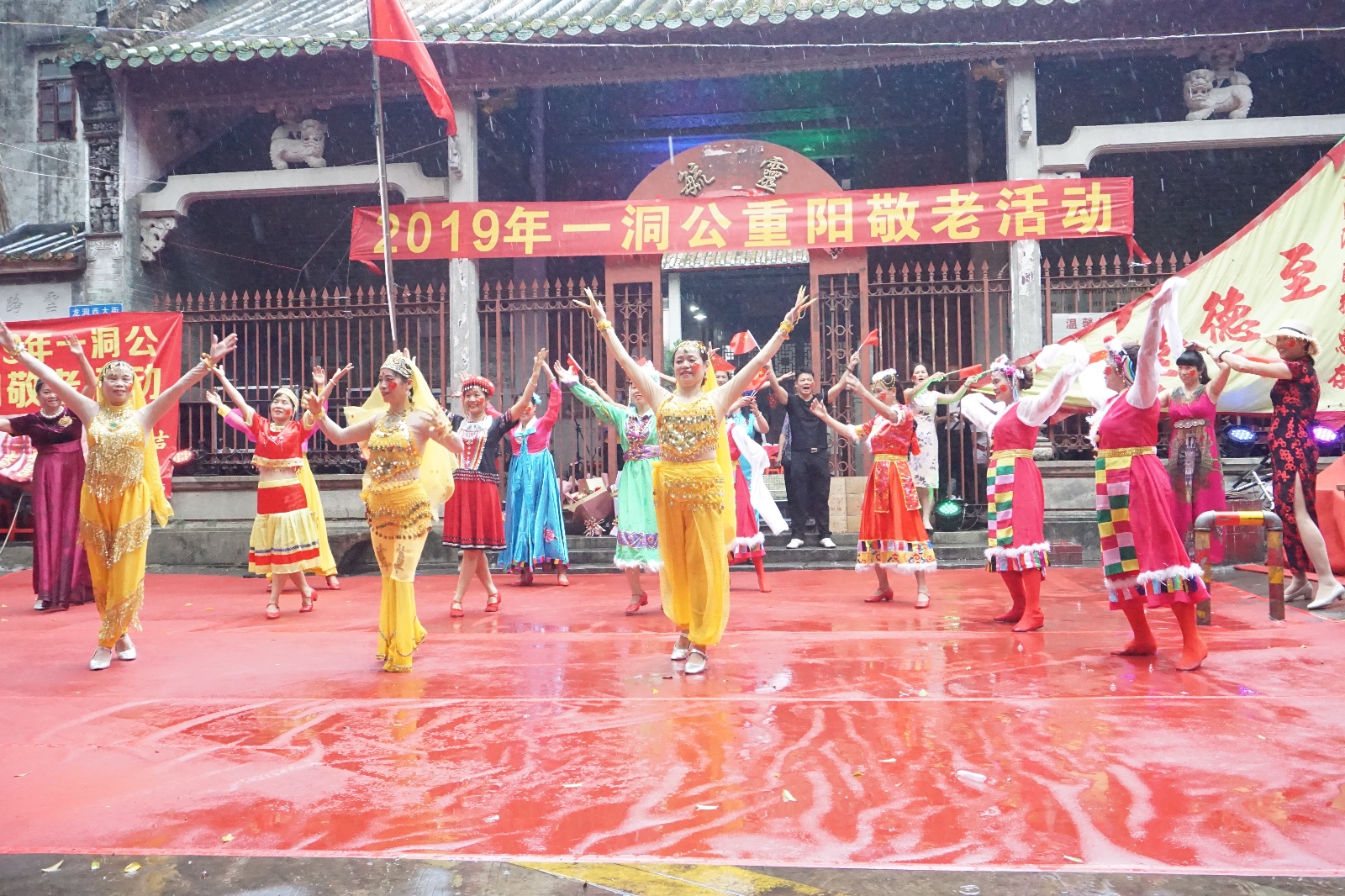 天河｜热闹！一洞公祠重阳敬老摆70多围，老人家笑到“见牙唔见眼”