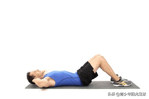 训练足球能练出腹肌吗,足球运动员腰腹肌20种训练方法