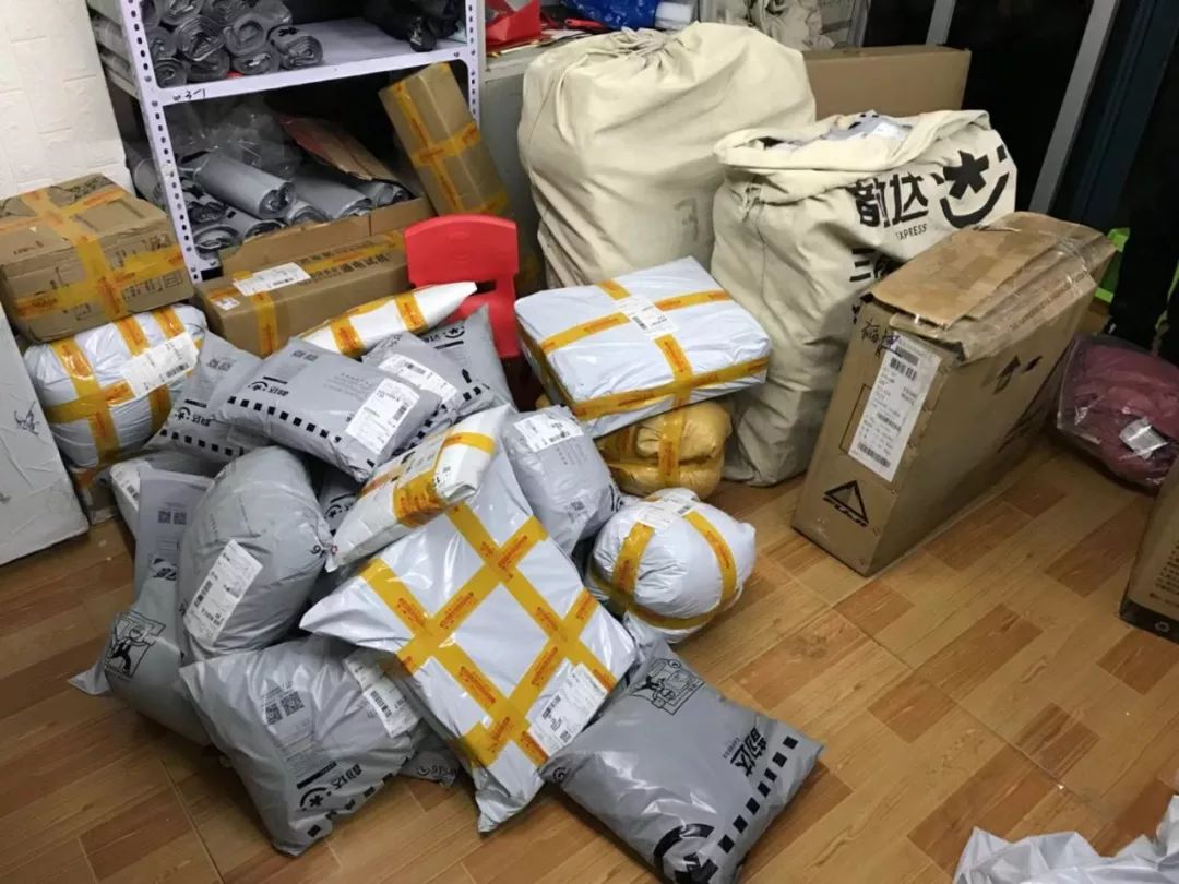 95后福州快递员不当老板跑一线，月入15000，争分夺秒赚奶粉钱