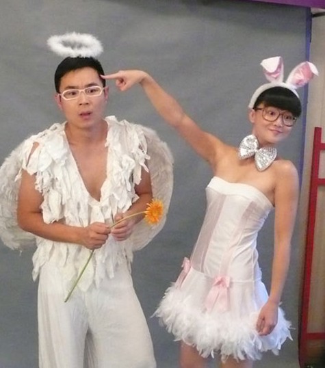 他曾离家出走，街头卖唱，今靠《屌丝男士》走红，屌丝逆袭成导演