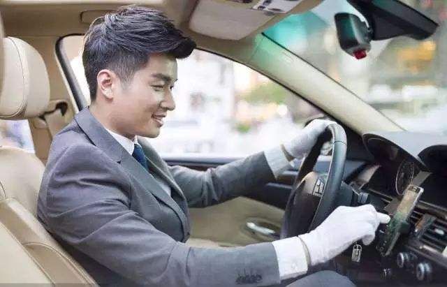 90后小伙放弃一年挣10万的生意,90后小伙放弃月入过万的工资