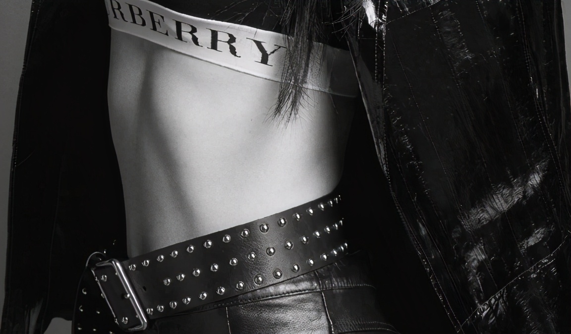 杨幂挑战漫画腰身材,杨幂练腰部的视频