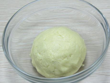 炸蓬松酥脆油条到底加不加酵母,炸油条用酵母粉后放碱还是小苏打