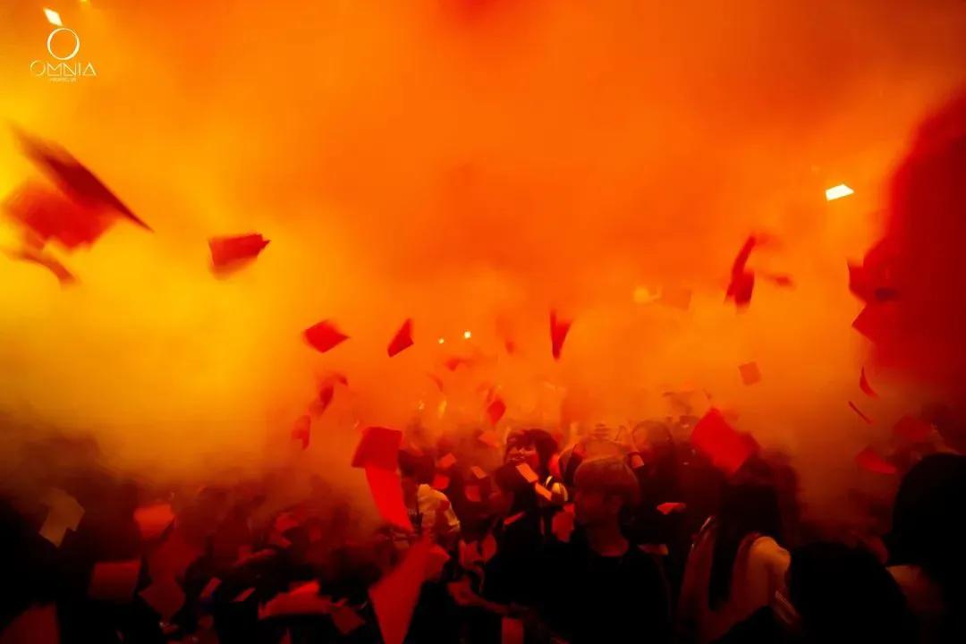 襄阳新晋网红打卡地欧米亚酒吧,襄阳欧米亚酒吧直播间