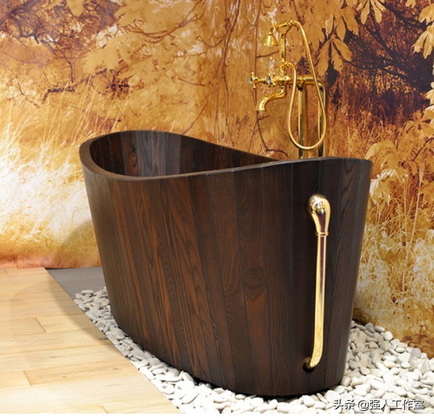 家庭安装木制浴缸效果图,现代浴缸卫生间装修风格