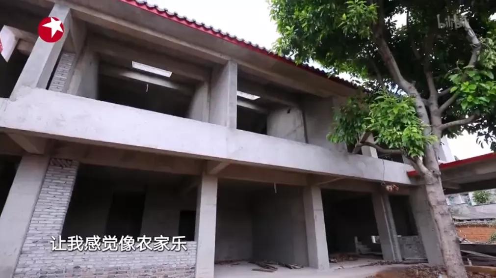 5姐妹同居养老引热议：她们为何花费400万买旧房建别墅安家？