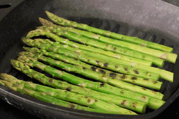 春天的芦笋格外鲜嫩,脆甜多汁的芦笋