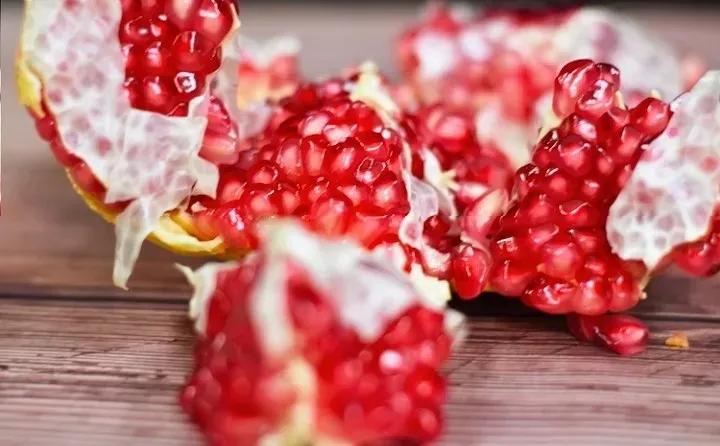 新品上市突尼斯软籽酸甜口石榴,正宗突尼斯软籽石榴成都