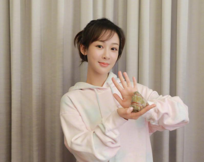 肖战端午节画粽子花絮,肖战端午手绘粽子热搜