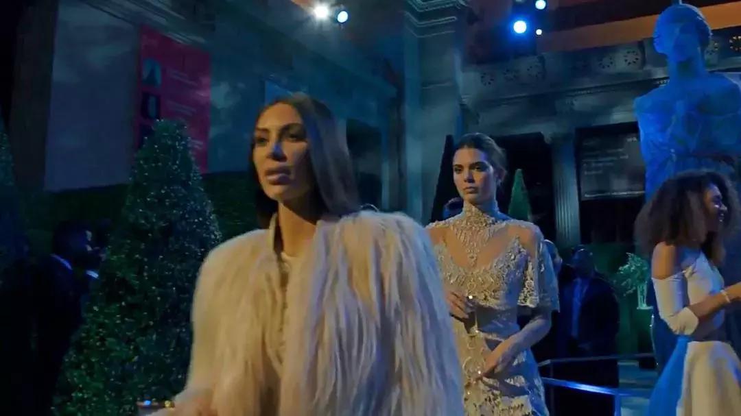 鐬掑ぉ杩囨捣鏃惰,鐬掑ぉ杩囨捣鏈嶈