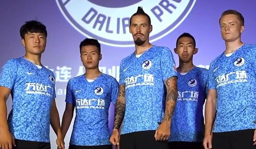 大连留洋球员,足球小将梅西和c罗