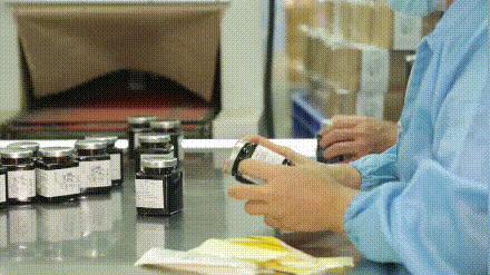 肺火旺痰多咳嗽喉咙干燥,肺部黄痰总咳不干净吃什么药