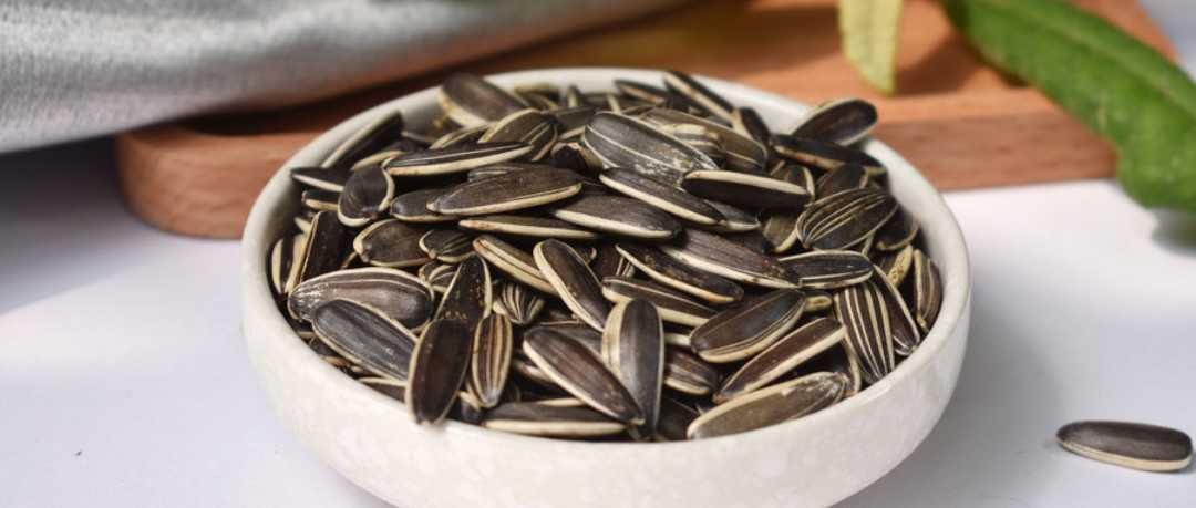 吃瓜子注意什么？专家建议：吃瓜子喝这两种茶，帮你缓解口干上火