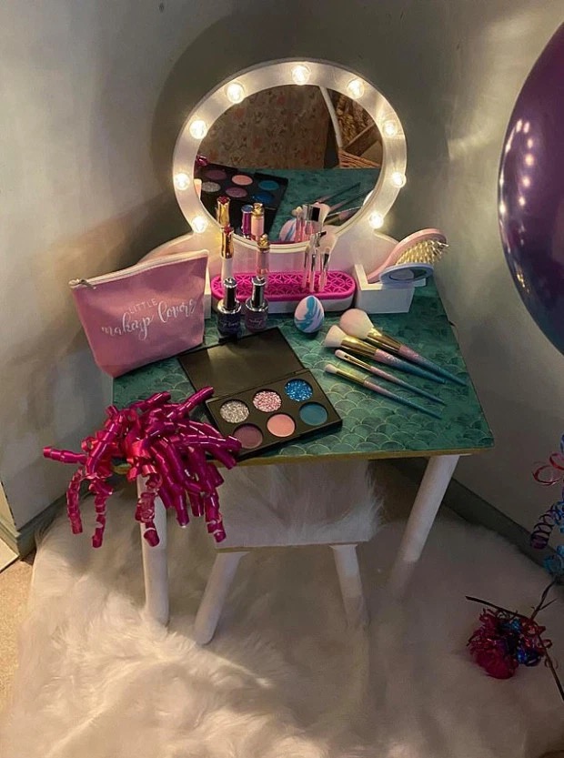 澳洲女子被网友*攻围**，只因给两岁女儿买了个化妆柜做生日礼物